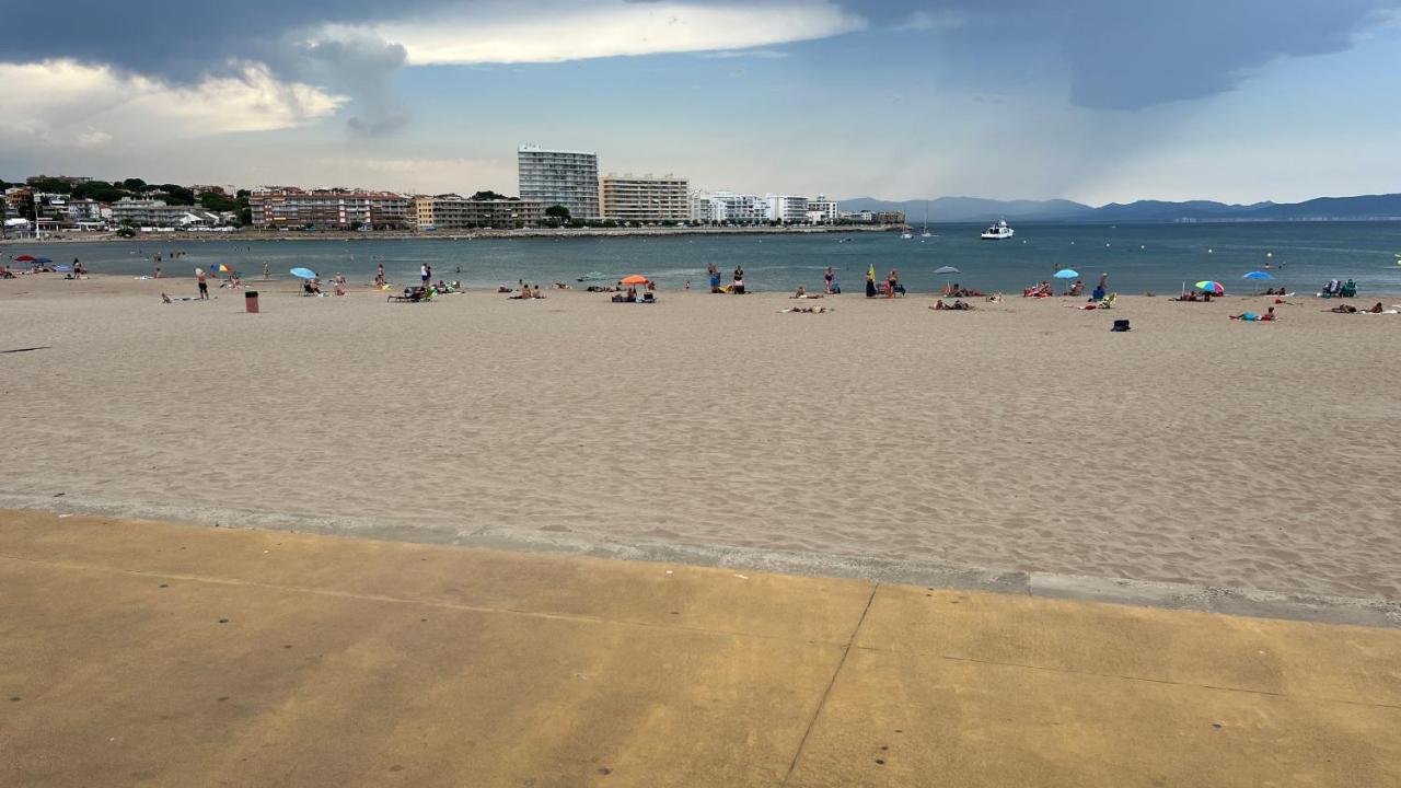 Apartamento En La Playa. Free Parking. Free Wifi L'Escala Exterior photo